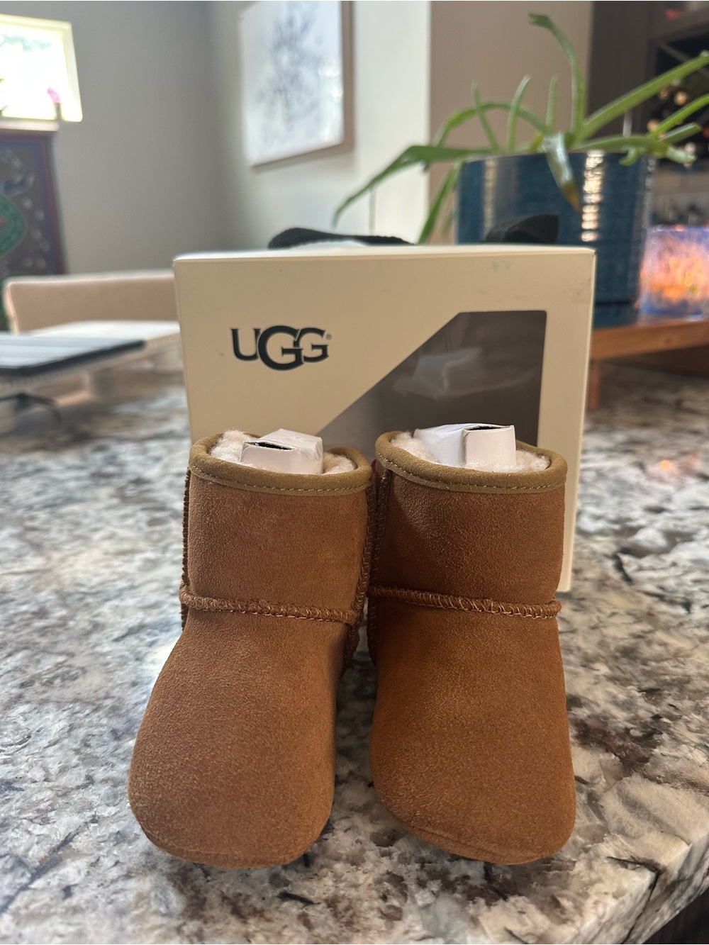 UGG Jesse Bow II Metallic Dots